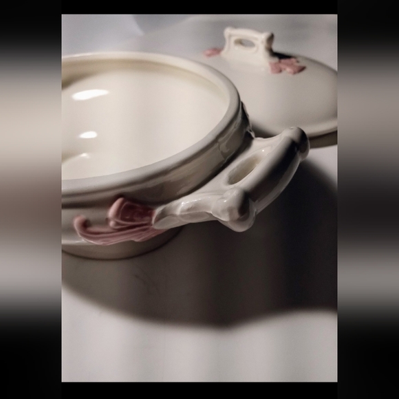 RARE 1971 Vintage - Classic Pottery Ironstone Lidded Pedestal Tureen/Server - Picture 5 of 6